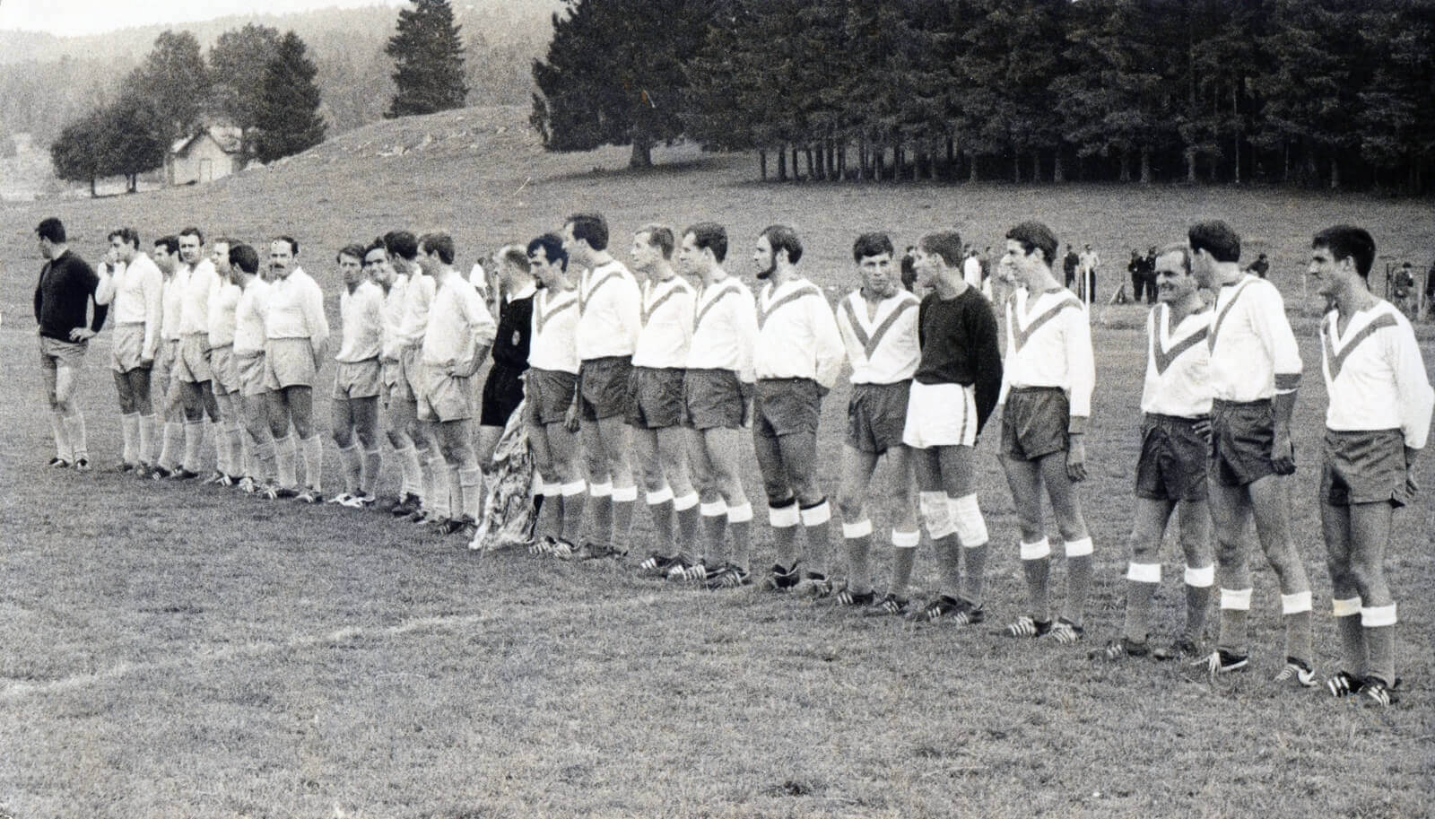 Inauguration du terrain du FC Les Breuleux
SÃ©lection FM - VÃ©tÃ©rans FC La Chaux-de-Fonds 7-3 (4-1)